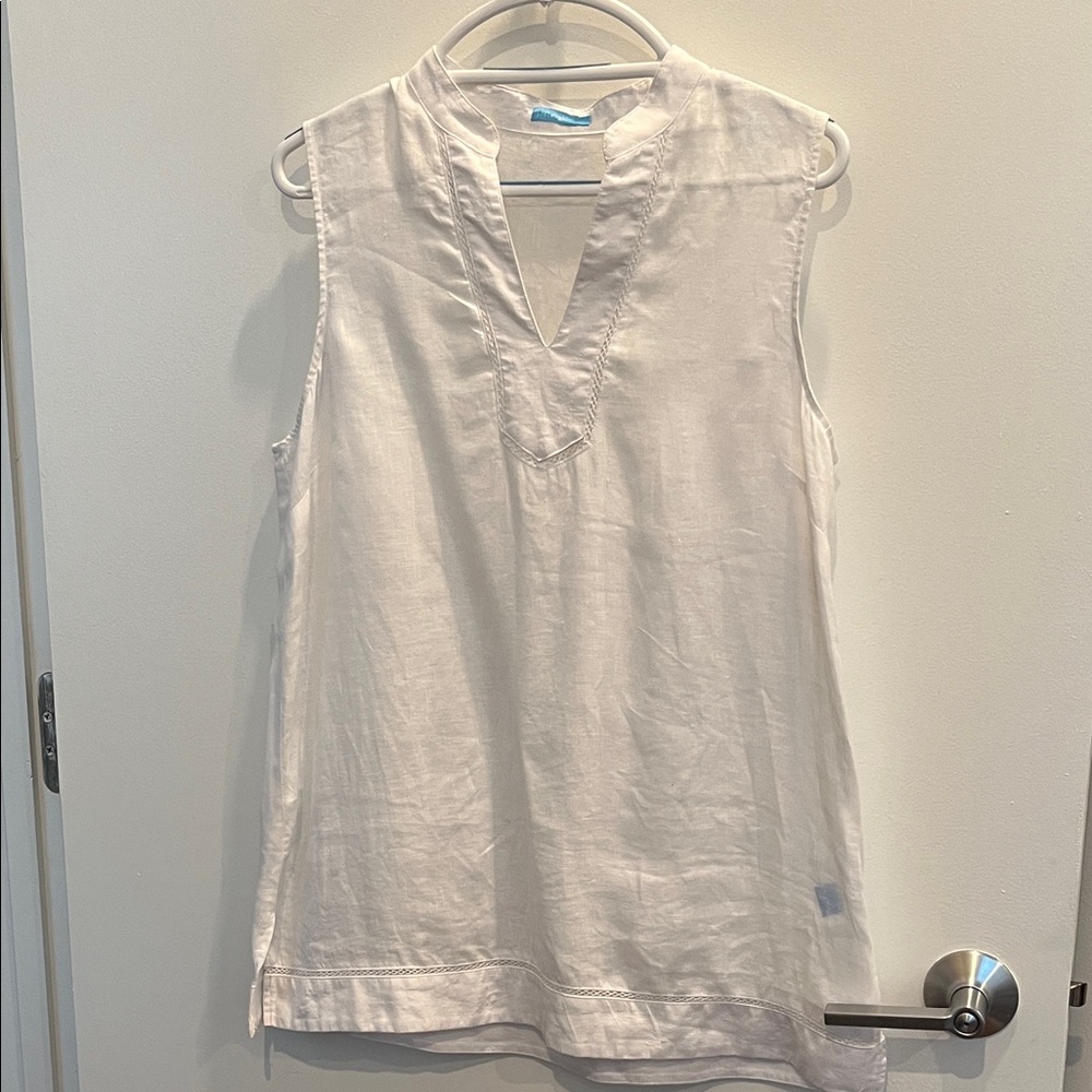 Chic Sleeveless White Tunic Top